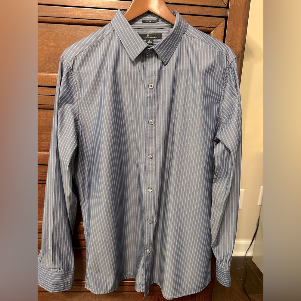 Men’s Marc Anthony Slim Fit Size Large.